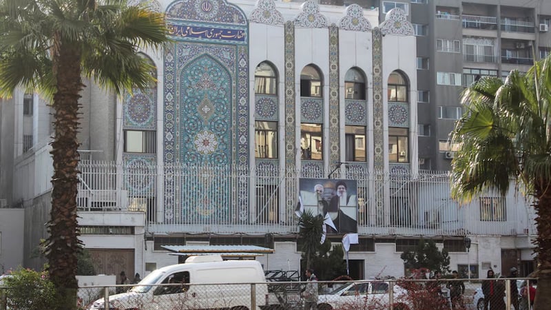 দামেস্কে ইরানের দূতাবাসে ব্যাপক হামলা ও ভাঙচুর